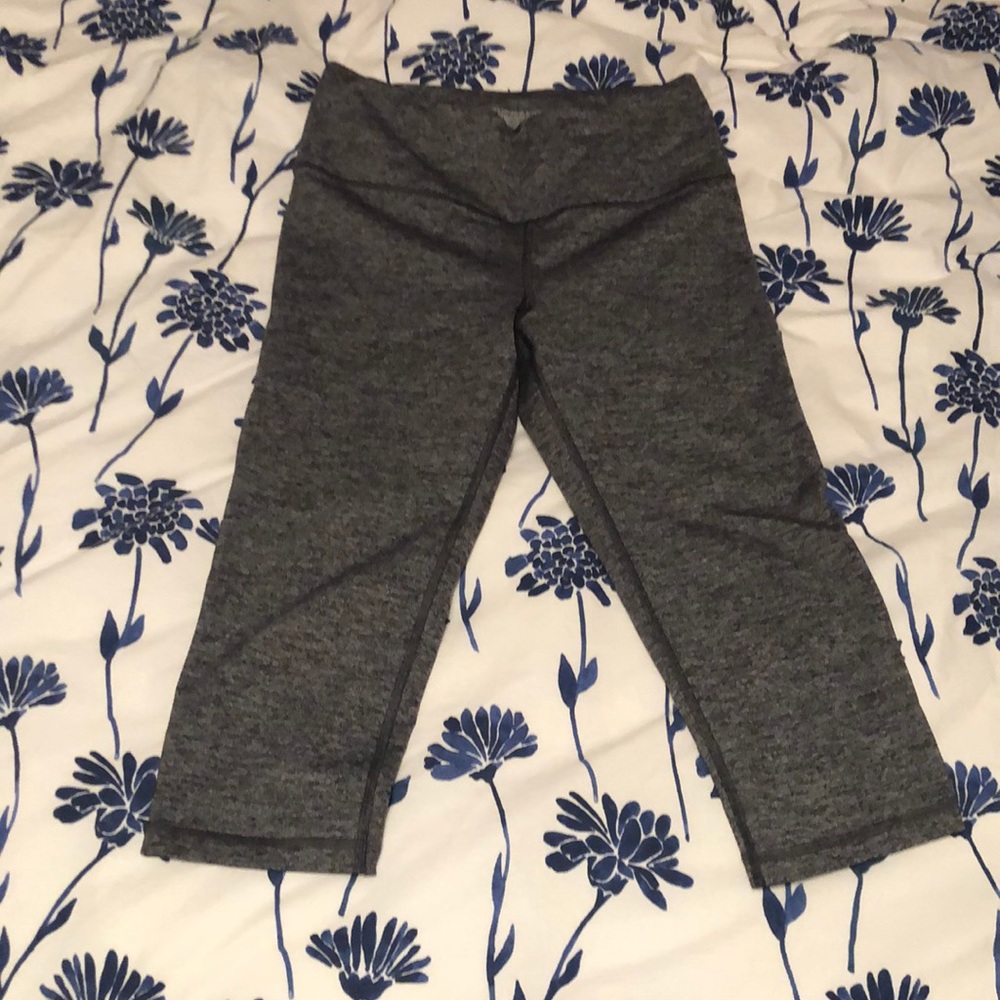 Grey Victoria’s Secret Knockout Capri Yoga Pants